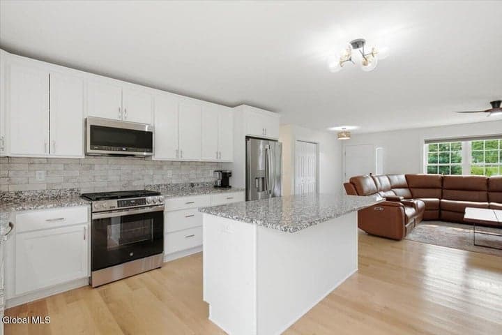 1707 Champagne Drive, Schodack, NY, photo 5