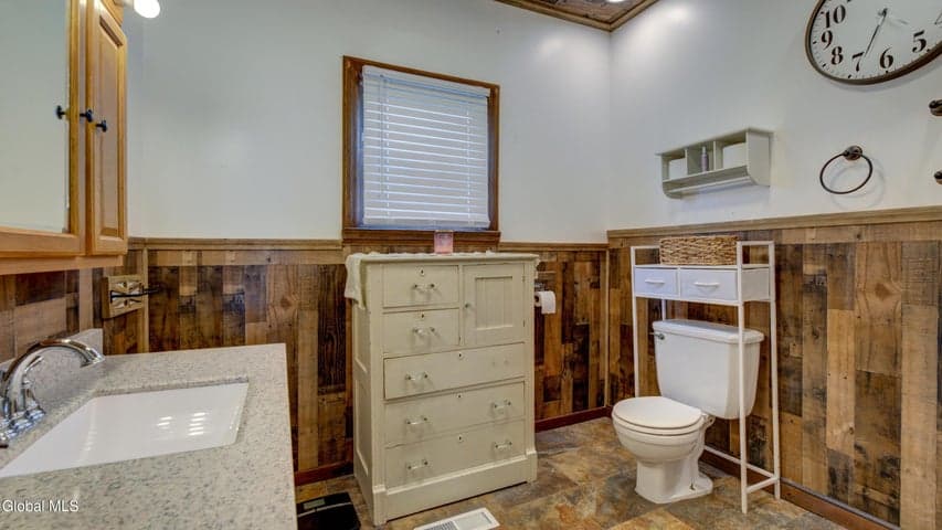 16 John Street, Gloversville, NY, photo 4