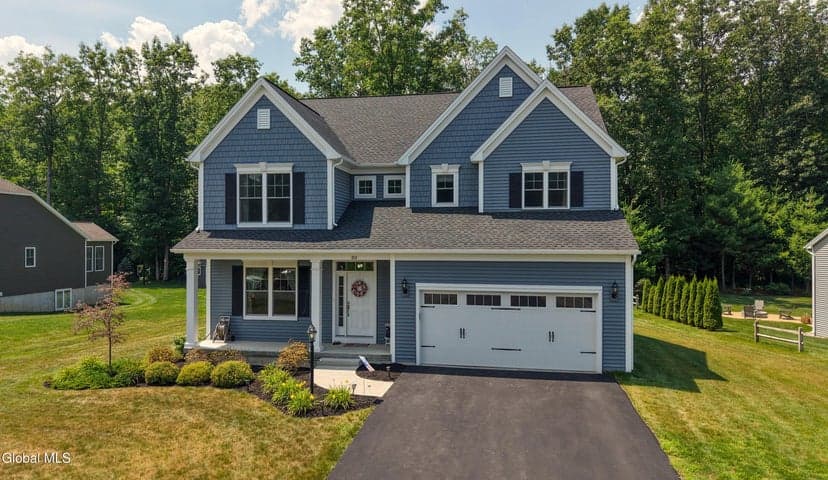 30 Greenbrier Way, Halfmoon, NY, photo 1