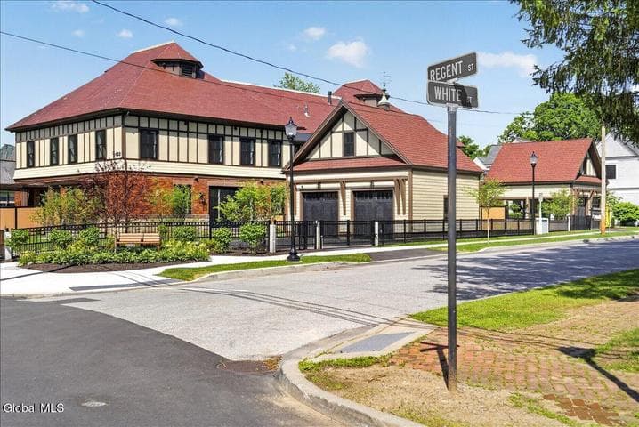 122 Regent Street #Unit 3, Saratoga Springs, NY, photo 4