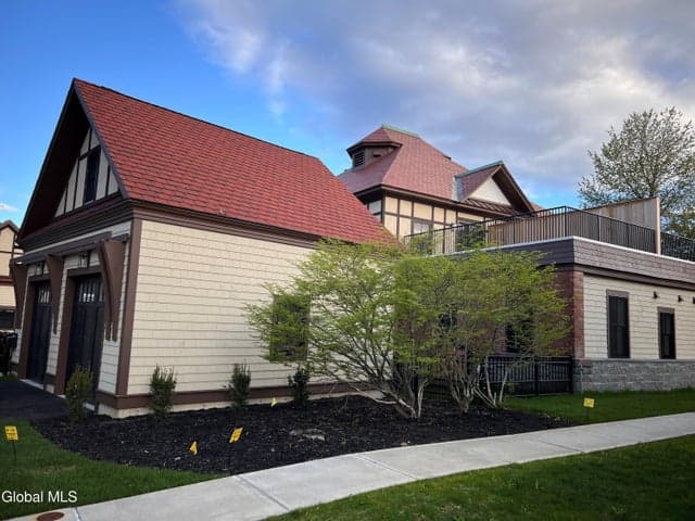122 Regent Street #Unit 5, Saratoga Springs, NY, photo 4