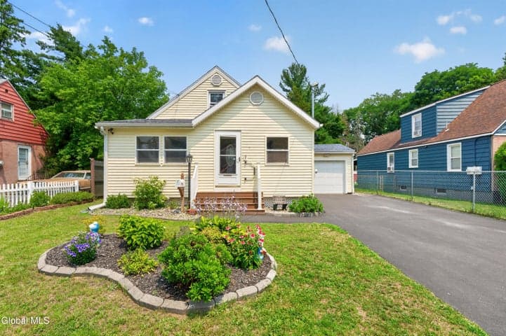 11 Leach Avenue, Colonie, NY, photo 1