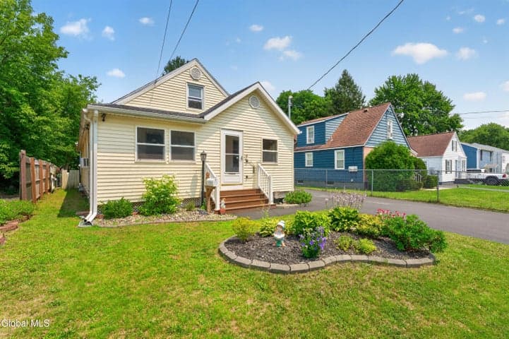 11 Leach Avenue, Colonie, NY, photo 2