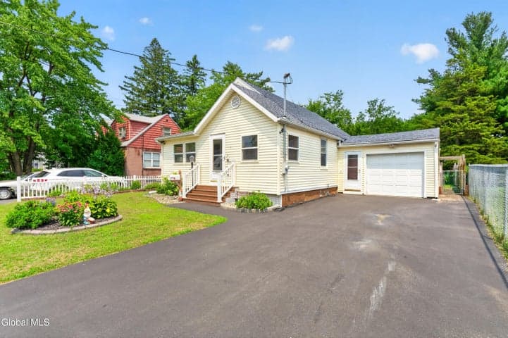 11 Leach Avenue, Colonie, NY, photo 3