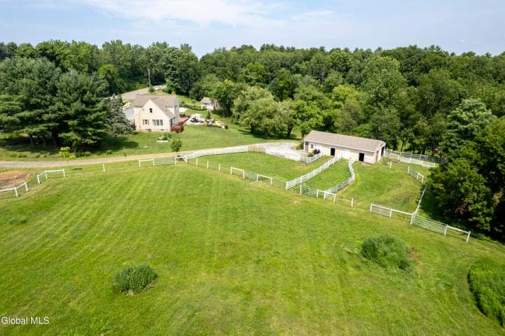101 Button Road, Halfmoon, NY, photo 4