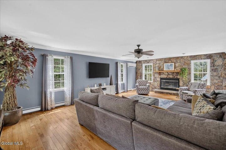 22 Wheeler Drive, Glenville, NY, photo 5
