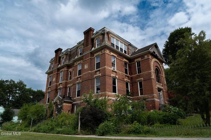 9 High Street, Hoosick Falls, NY