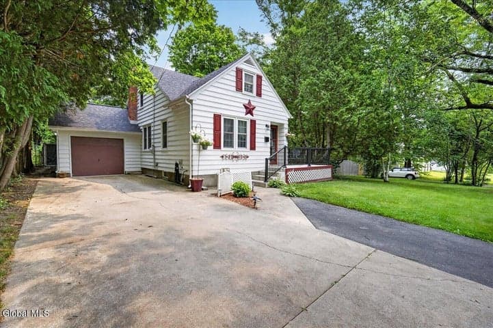24 Edmel Road, Glenville, NY, photo 1