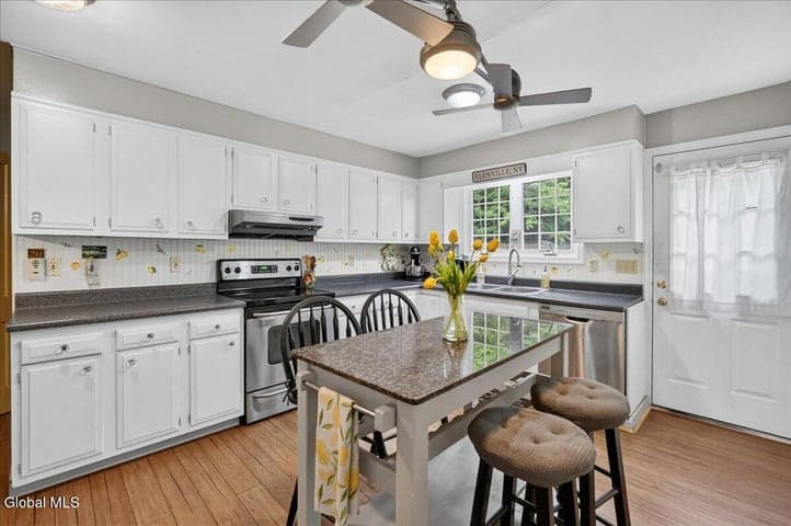 24 Edmel Road, Glenville, NY, photo 2