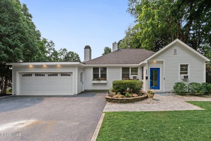 324 Lake Avenue, Saratoga Springs, NY, photo 1