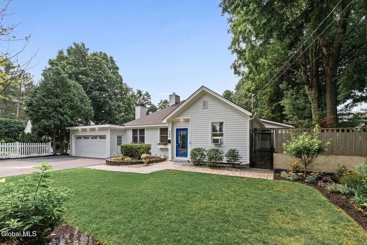 324 Lake Avenue, Saratoga Springs, NY, photo 3