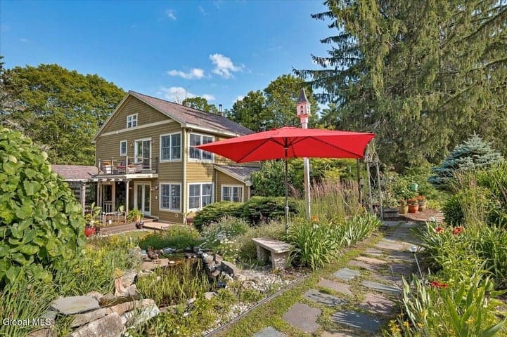 231 North Road, Poestenkill, NY