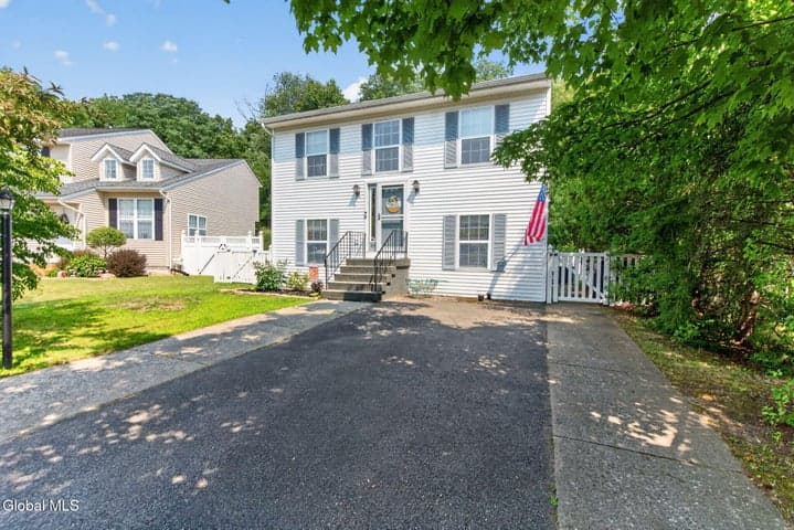 37 Wicken Square, Colonie, NY, photo 2