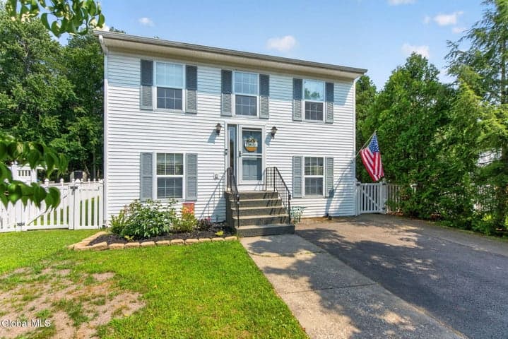 37 Wicken Square, Colonie, NY, photo 4