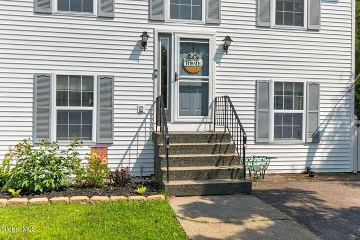 37 Wicken Square, Colonie, NY, photo 5