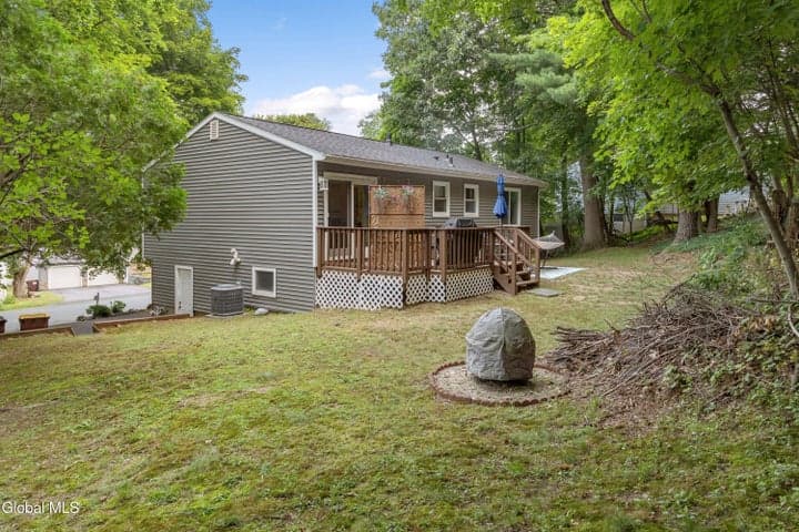 19 Chinquapin Avenue, East Greenbush, NY, photo 2