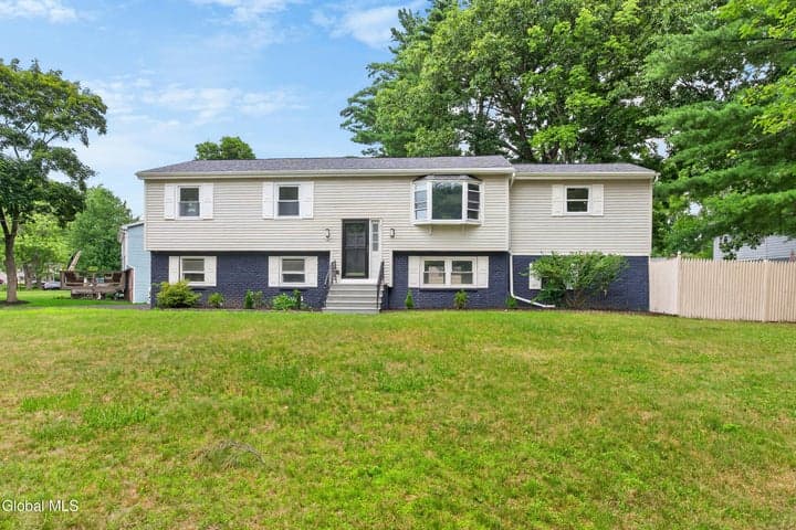 47 Parkwood Drive, Clifton Park, NY, photo 2