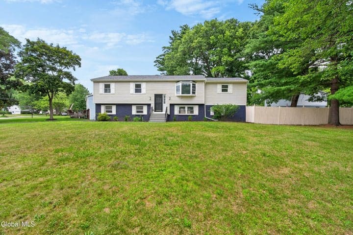 47 Parkwood Drive, Clifton Park, NY