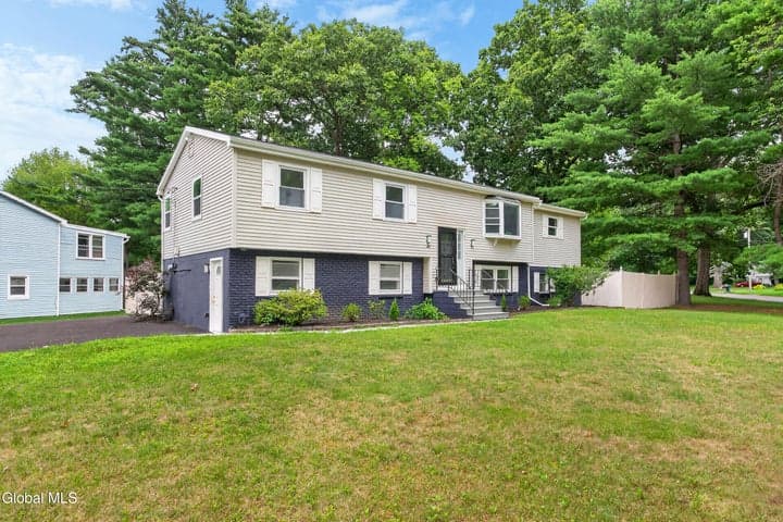 47 Parkwood Drive, Clifton Park, NY, photo 3
