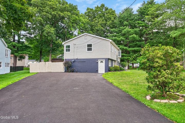 47 Parkwood Drive, Clifton Park, NY, photo 4
