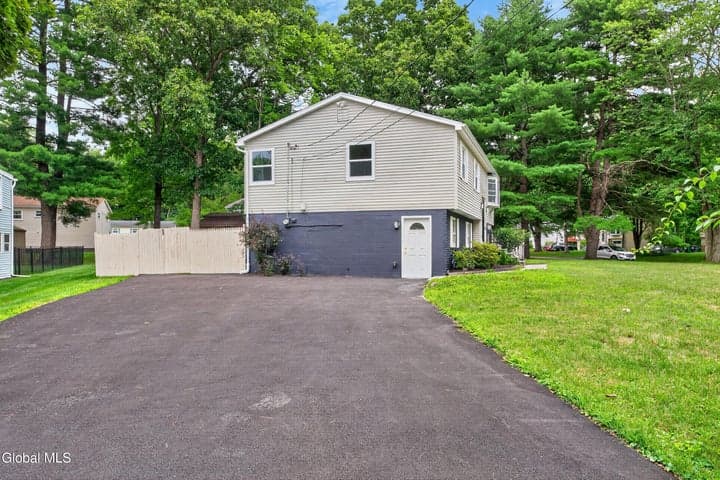 47 Parkwood Drive, Clifton Park, NY, photo 5