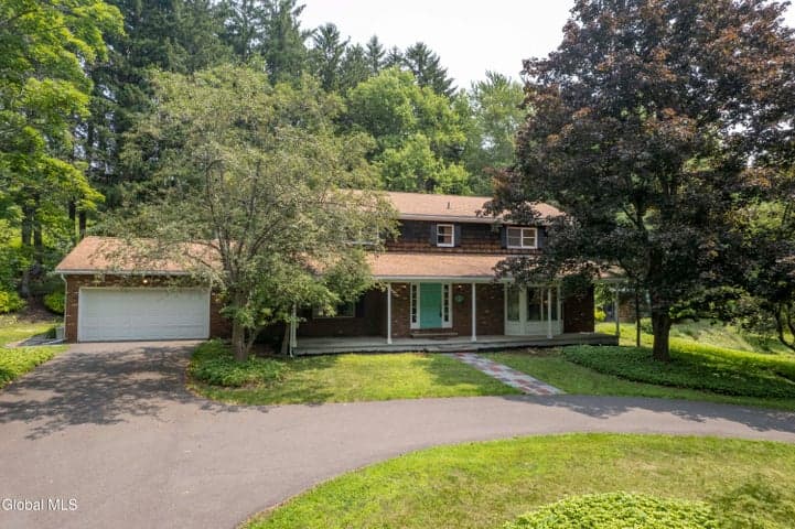 84 Climer Circle, Sand Lake, NY