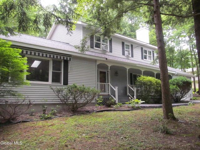 9 Pineridge Court, Greenfield, NY, photo 2