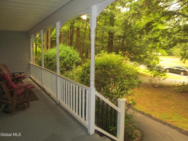 9 Pineridge Court, Greenfield, NY, photo 4