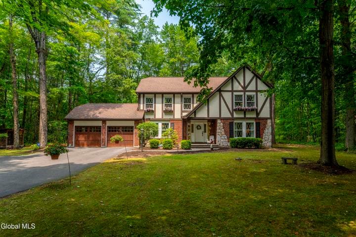 7 Lakeview Drive, Wilton, NY, photo 3