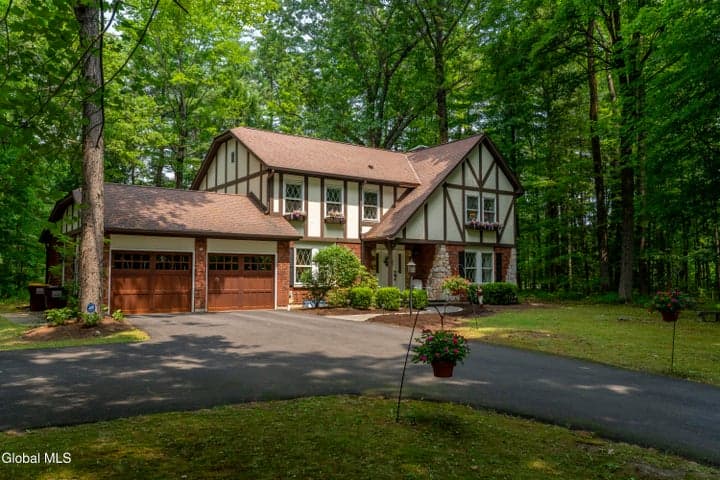 7 Lakeview Drive, Wilton, NY, photo 1