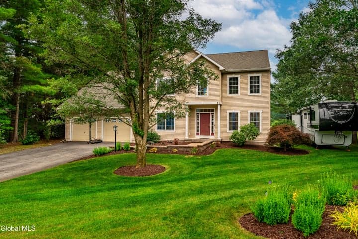 84 Sarah Jen Drive, Queensbury, NY, photo 2
