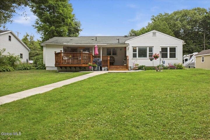 25 Thornberry Drive, Glens Falls, NY, photo 3