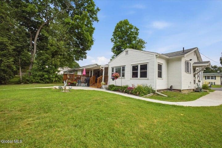 25 Thornberry Drive, Glens Falls, NY, photo 5