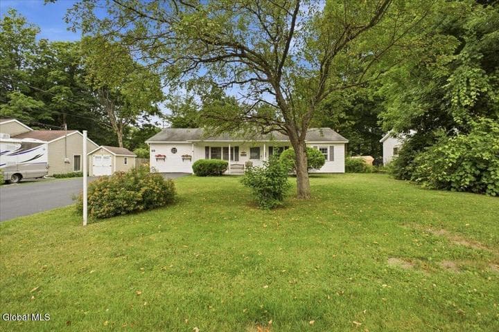 25 Thornberry Drive, Glens Falls, NY