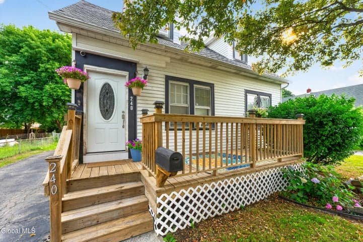240 Mariaville Road, Rotterdam, NY