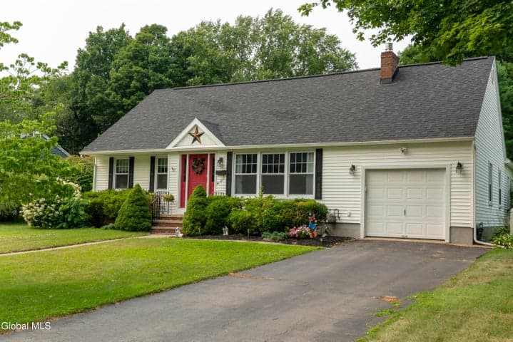 27 Pershing Road, Queensbury, NY, photo 2