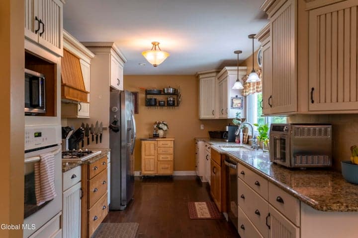 27 Pershing Road, Queensbury, NY, photo 4