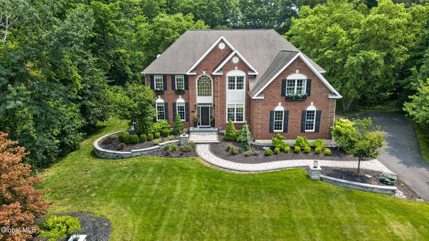 5 Caraway Court, Halfmoon, NY