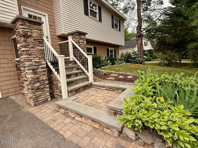 7 Glenwood Drive, Saratoga Springs, NY, photo 3