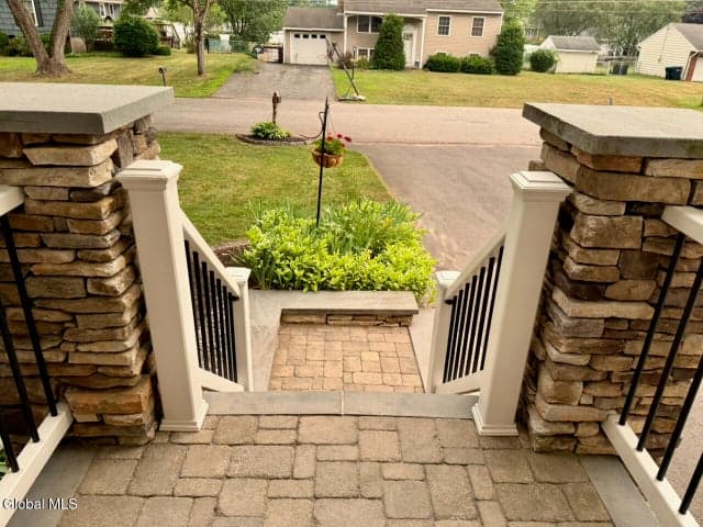 7 Glenwood Drive, Saratoga Springs, NY, photo 4