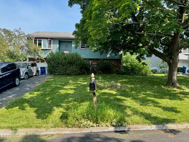 15 Tanguay Drive, Cohoes, NY