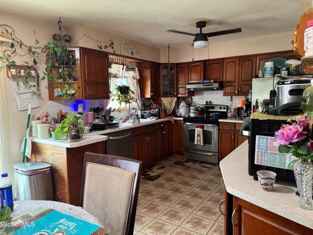 15 Tanguay Drive, Cohoes, NY, photo 3