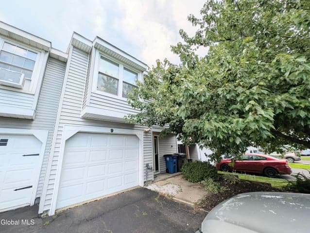 9 Chadwyck Square, Cohoes, NY, photo 2