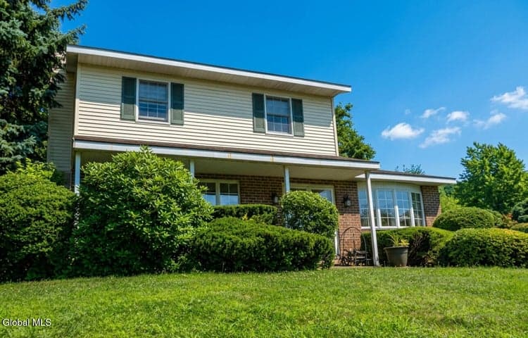 15 Rice Mountain Place, Troy, NY, photo 1