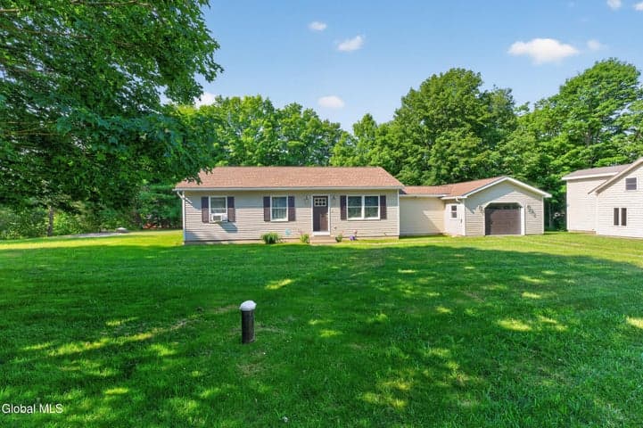 17-19 Teal Road, Averill Park, NY, photo 3