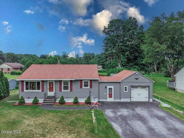 203 Heckeler Drive, Glenville, NY