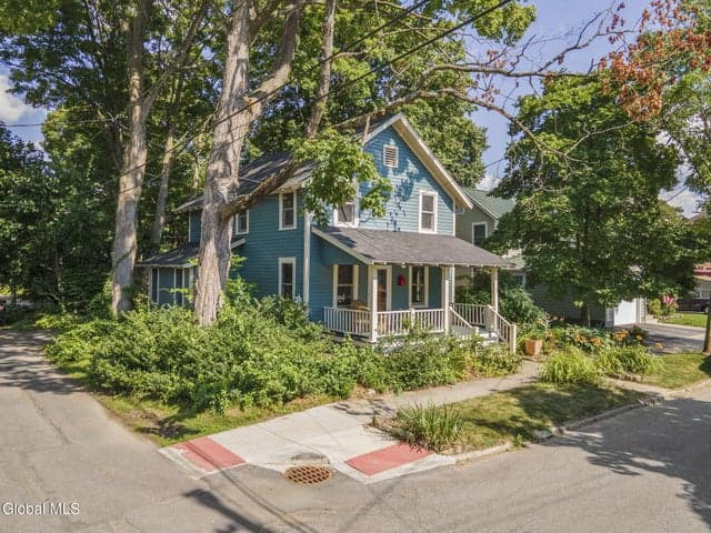 6 Pinewood Avenue, Saratoga Springs, NY, photo 2