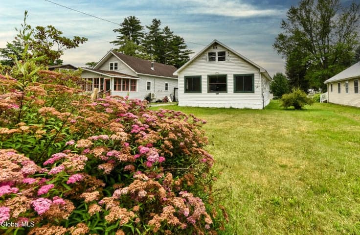 5877 Lake Road, Galway, NY