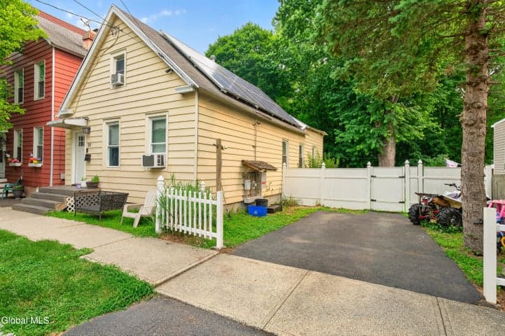 65 2nd Avenue, Rensselaer, NY, photo 2