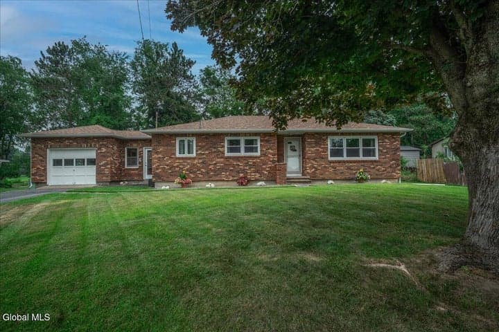 5 Hewitt Street, Schaghticoke, NY